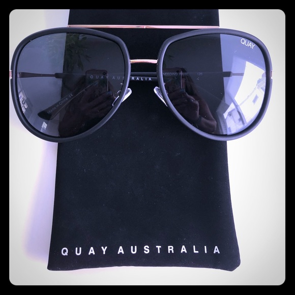 Quay Australia Accessories - Quay Australia “Needing Fame”Black/gold sunglasses